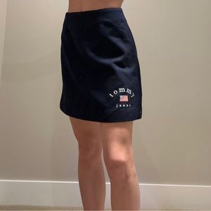 Tommy navy blue skirt. Size S.